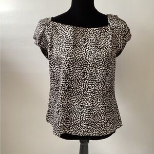 Violet & Claire cap sleeve pullover animal print blouse.